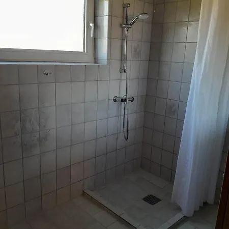 2 Bedroom, 1 Bath קרוסה