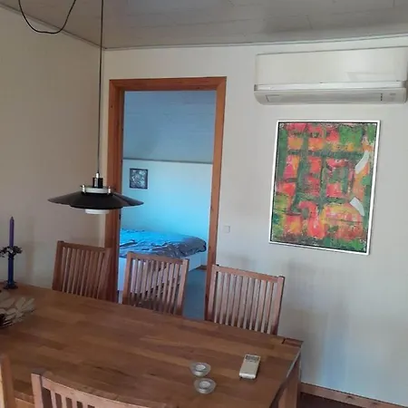 2 Bedroom, 1 Bath דירה *